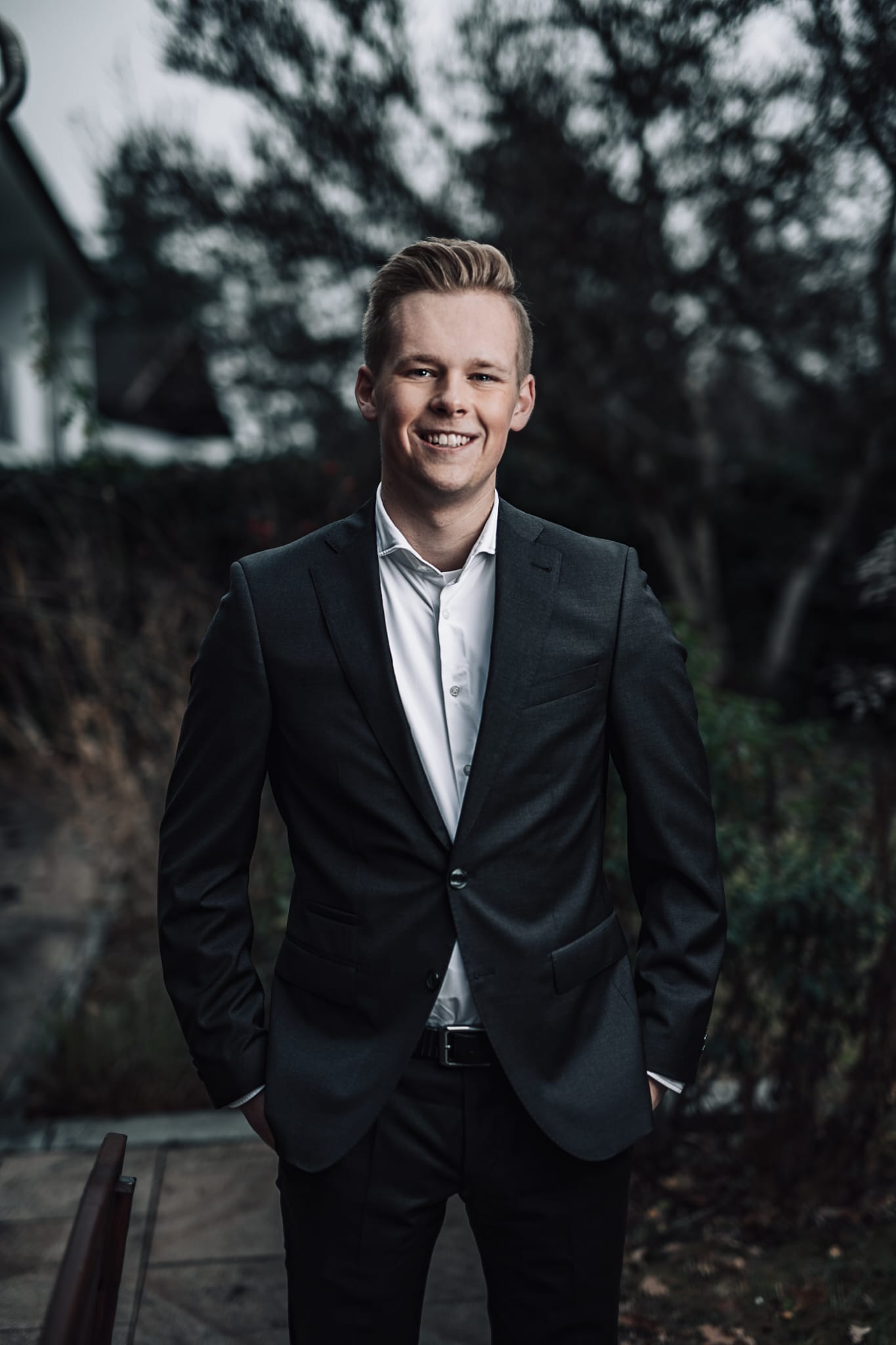 Foto des Geschäftführers Lukas Schönrock